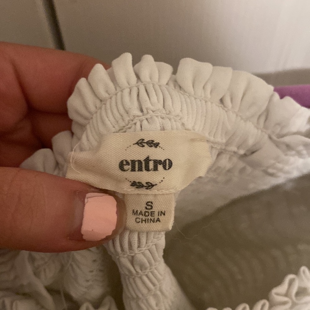 WHITE RUFFLE TANK - Picture 3 of 3